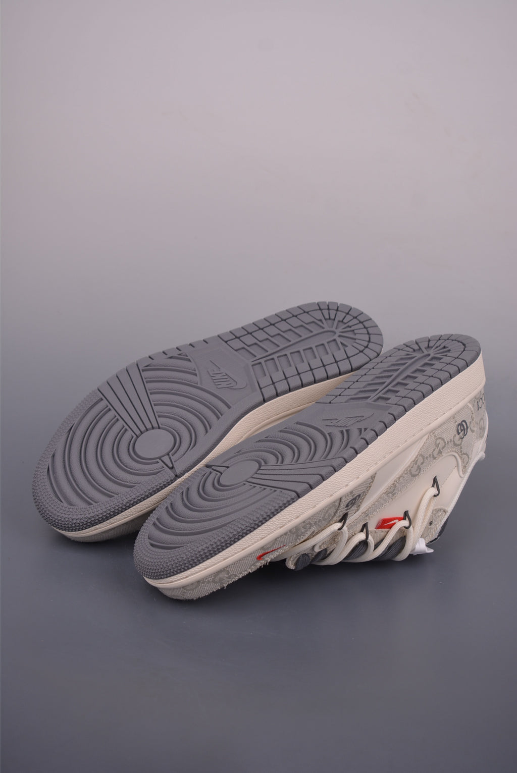 Fragment x Travis Scott x Nike Air Jordan 1 Low - Image 3