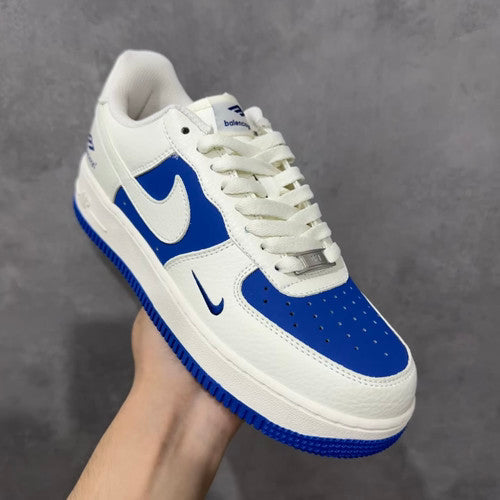 Balenciaga 本地 300 支持放店 定制版 Nike Air Force 1 '07 Low 巴黎世家联名--- 白蓝双色 经典 AF1 鞋型，融入 B Sneaker #01 - Color 01 - Image 1