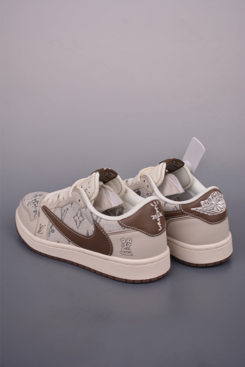 Fragment x Travis Scott x Nike Air Jordan 1 Low - Image 2