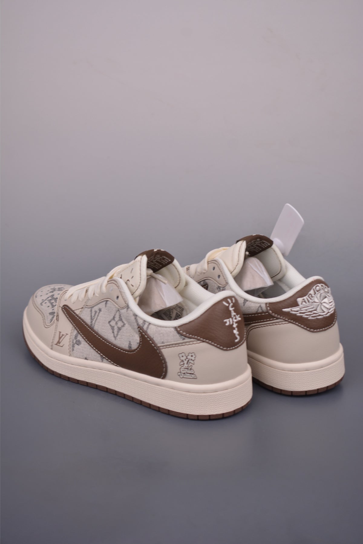 Fragment x Travis Scott x Nike Air Jordan 1 Low - Image 2