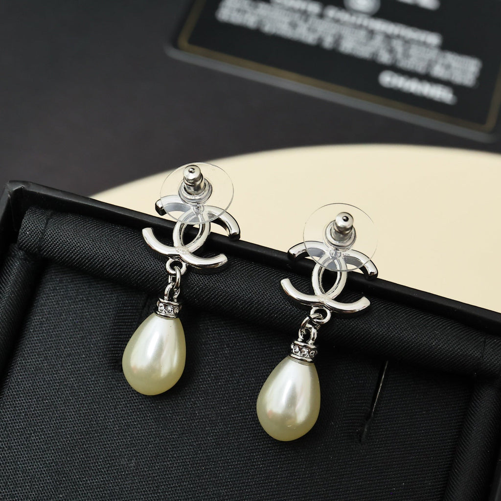 CHANEL Pearl Earrings
