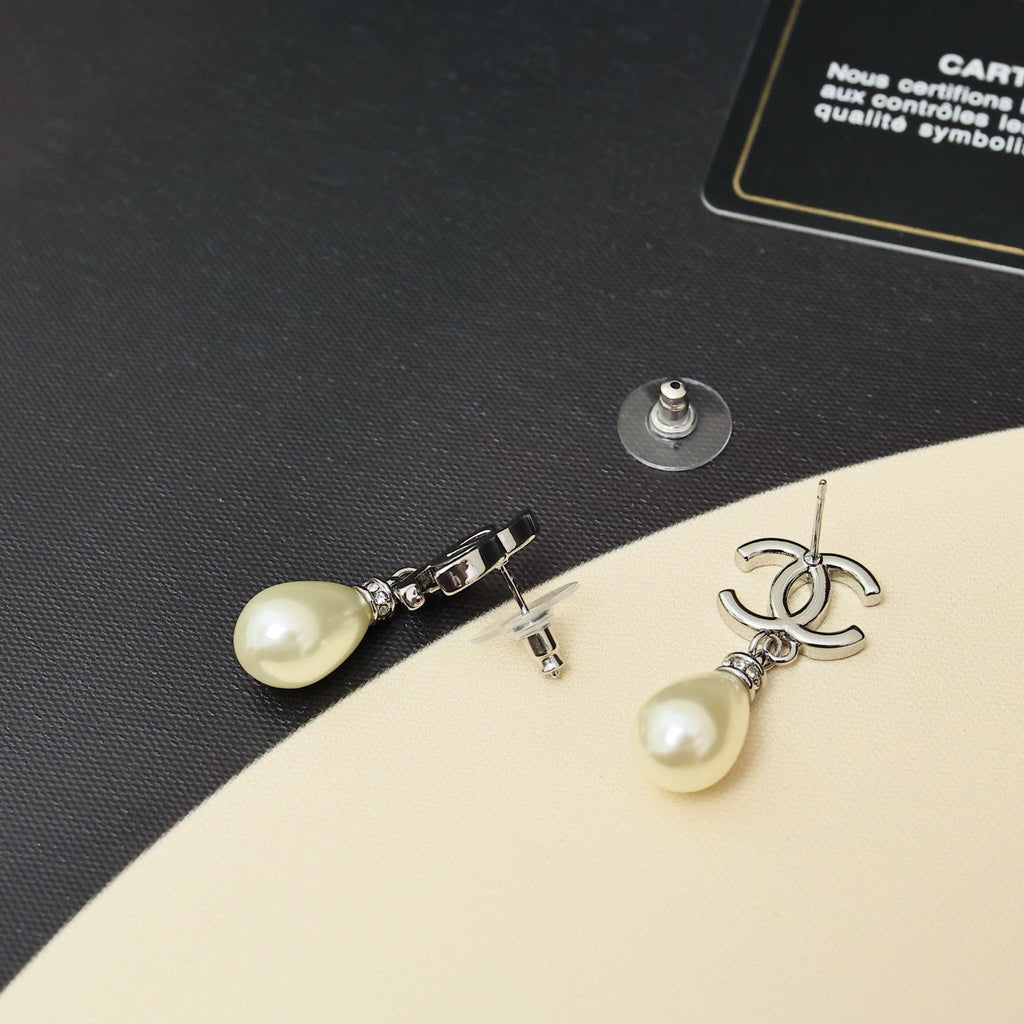 CHANEL Pearl Earrings