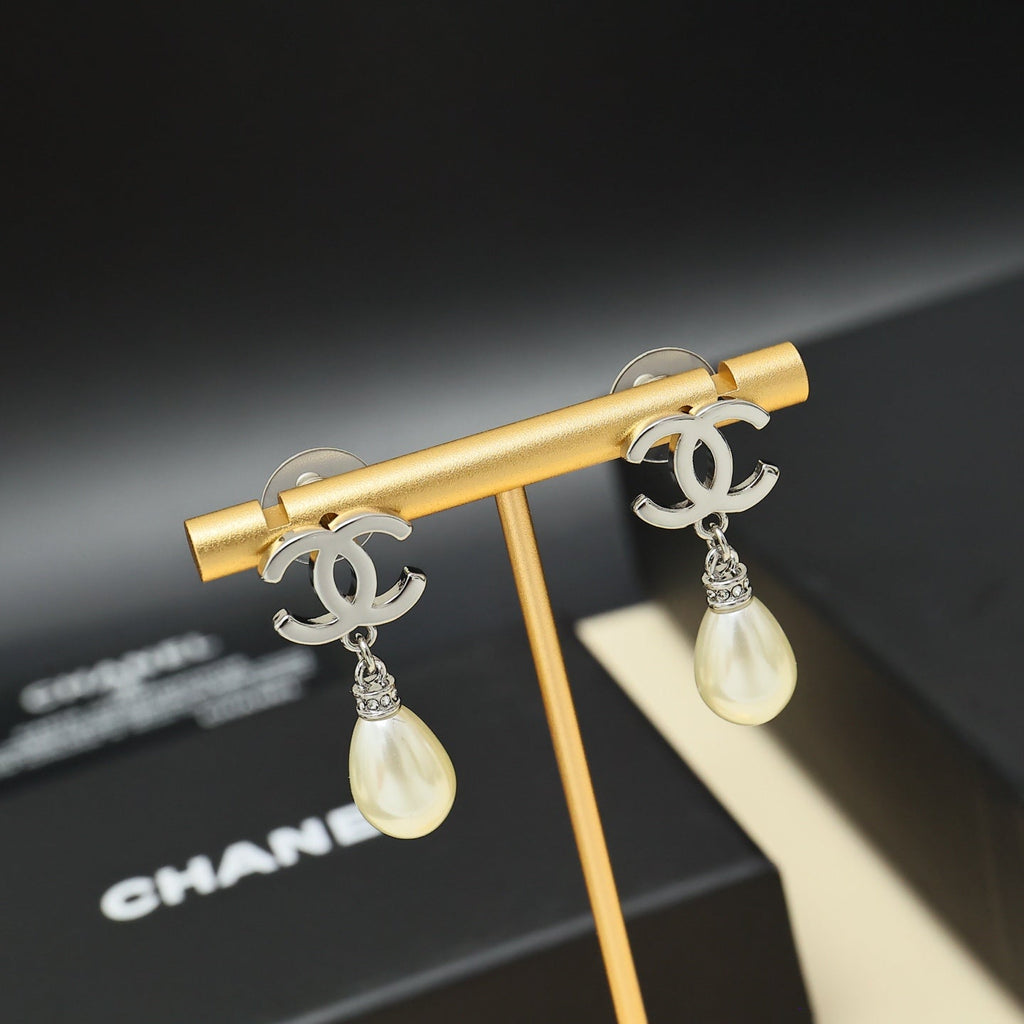 CHANEL Pearl Earrings