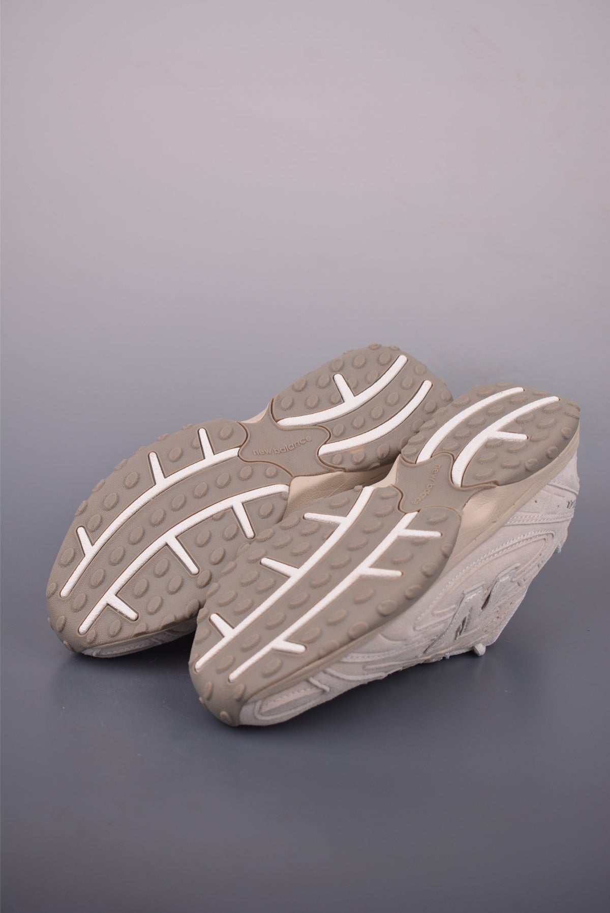 New Balance 240 204 - Image 3