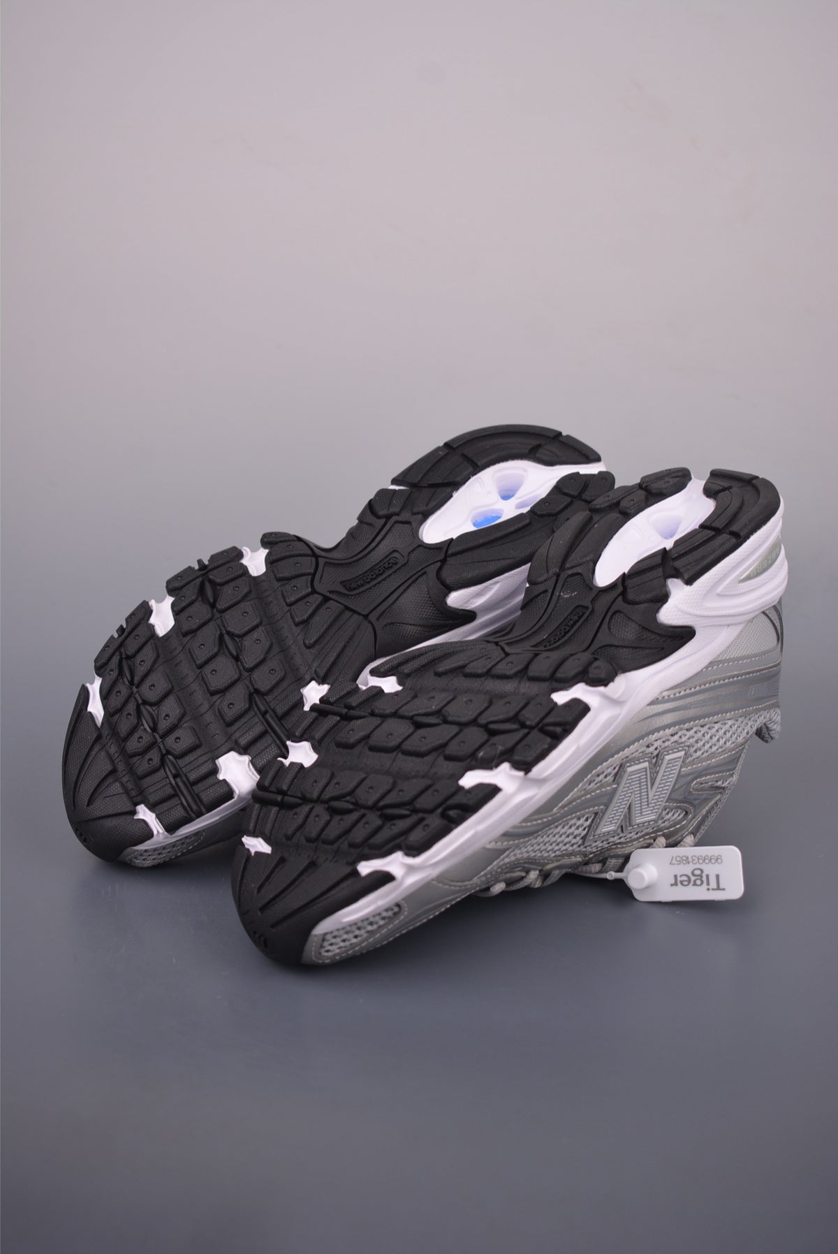 New Balance 180 240 - Image 3