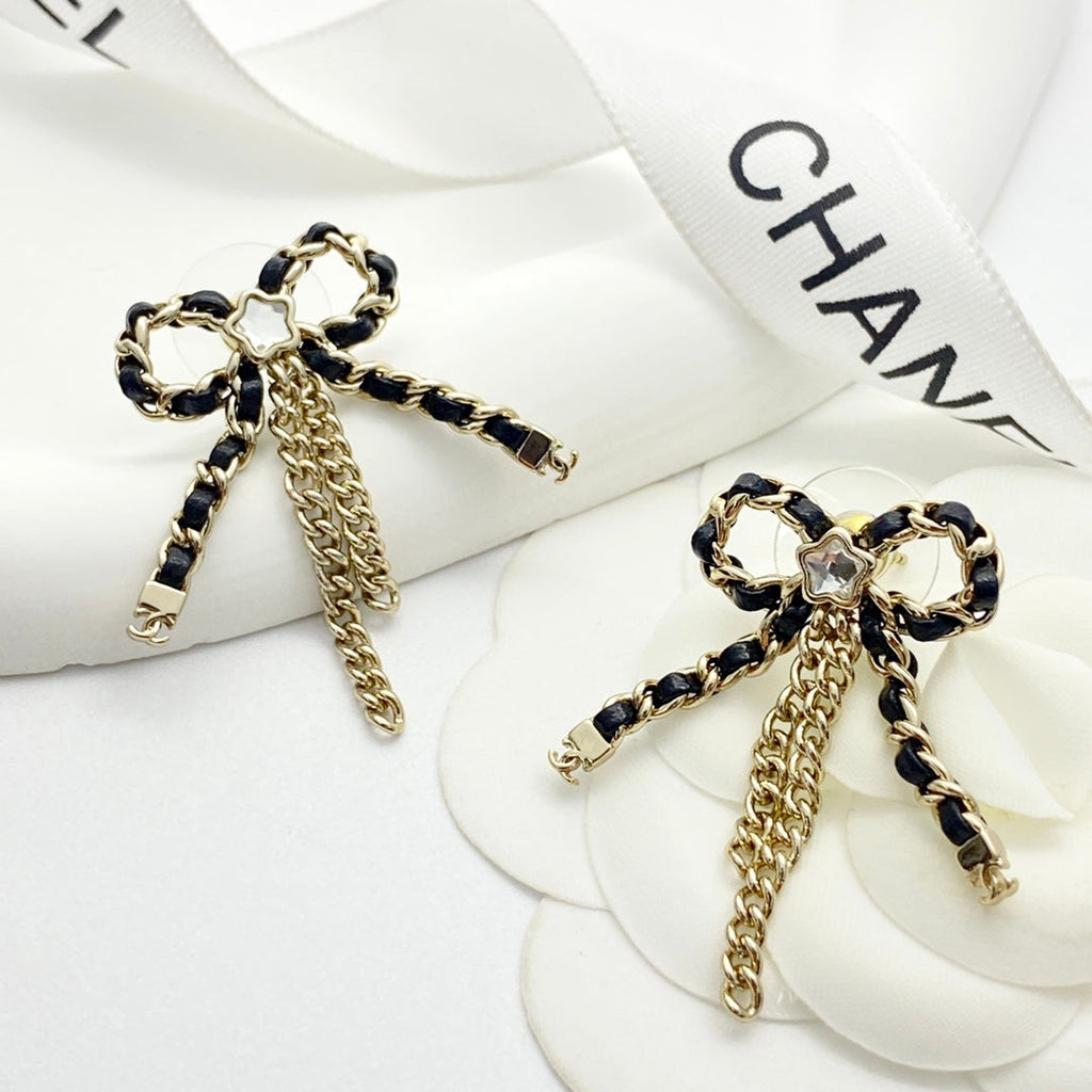 CHANEL Bow Tassel Pendant Necklace