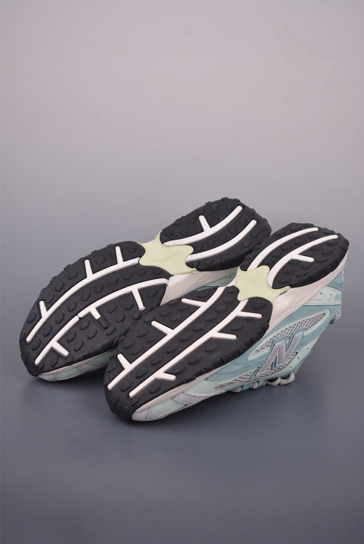 New Balance 240 204 - Image 3