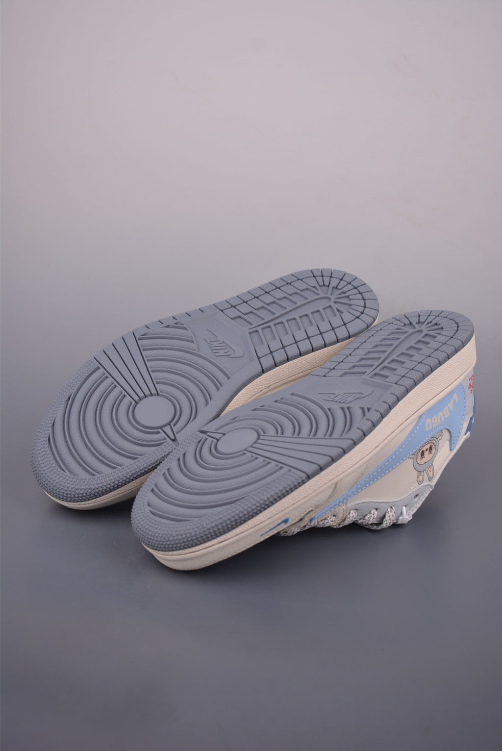 Fragment x Travis Scott x Nike Air Jordan 1 Low - Image 3
