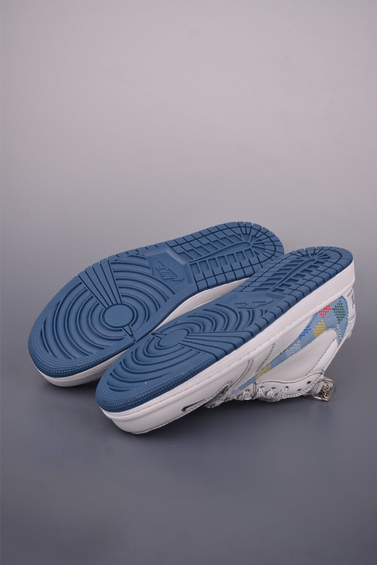 Fragment x Travis Scott x Nike Air Jordan 1 Low - Image 3
