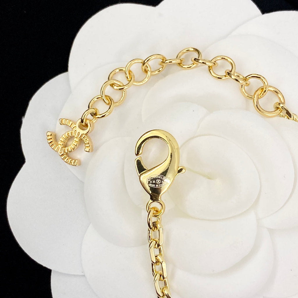 CHANEL Pearl Vintage Long Necklace