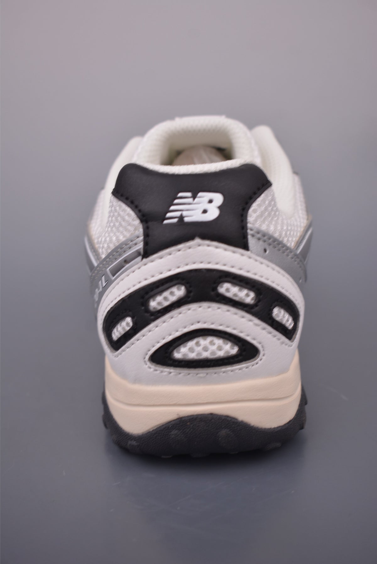 New Balance 240 204 - Image 4