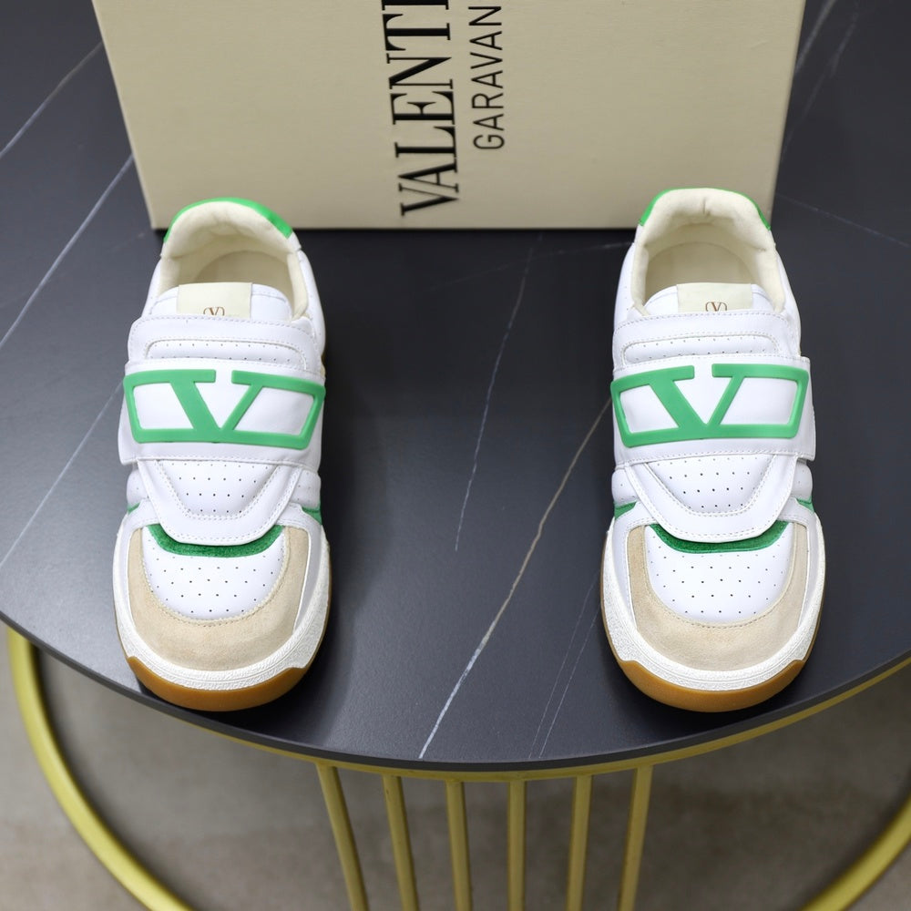 Designer Unisex Sneakers - Style 426934