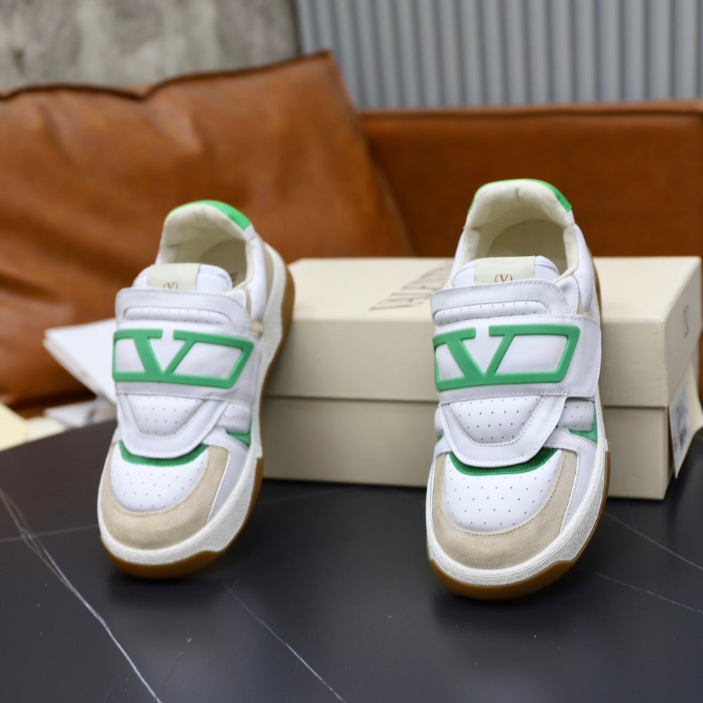 Designer Unisex Sneakers - Style 426934