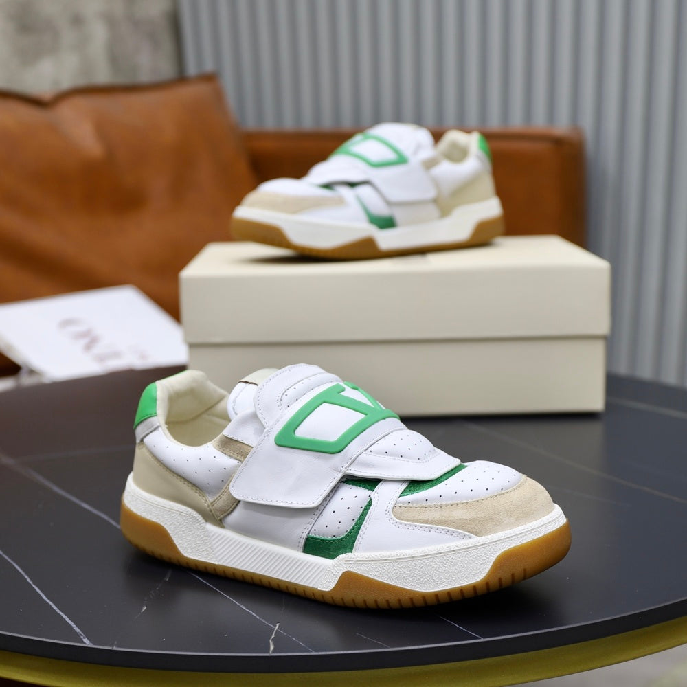 Designer Unisex Sneakers - Style 426934