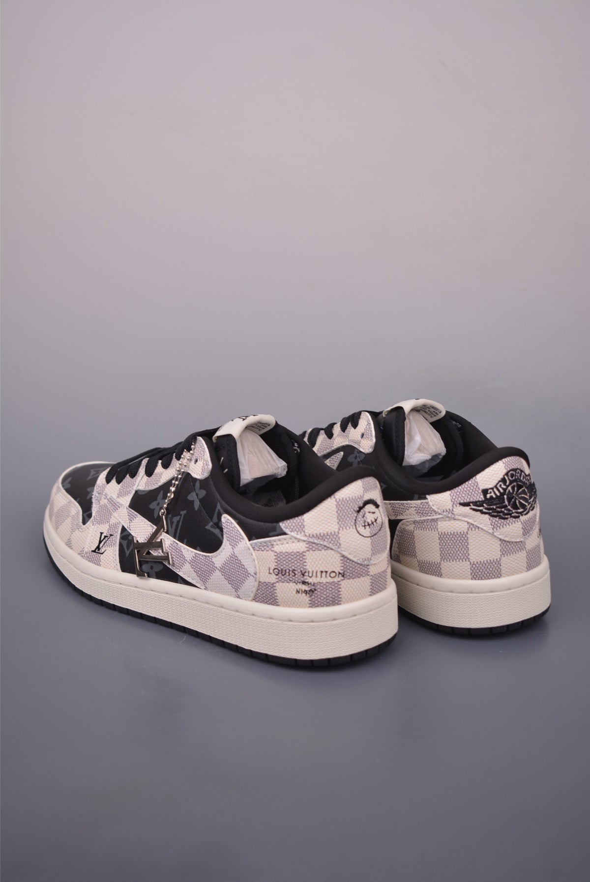 Fragment x Travis Scott x Nike Air Jordan 1 Low - Image 2