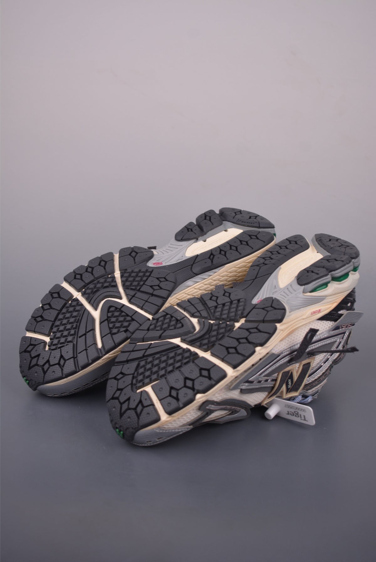 New Balance 260 320 - Image 3