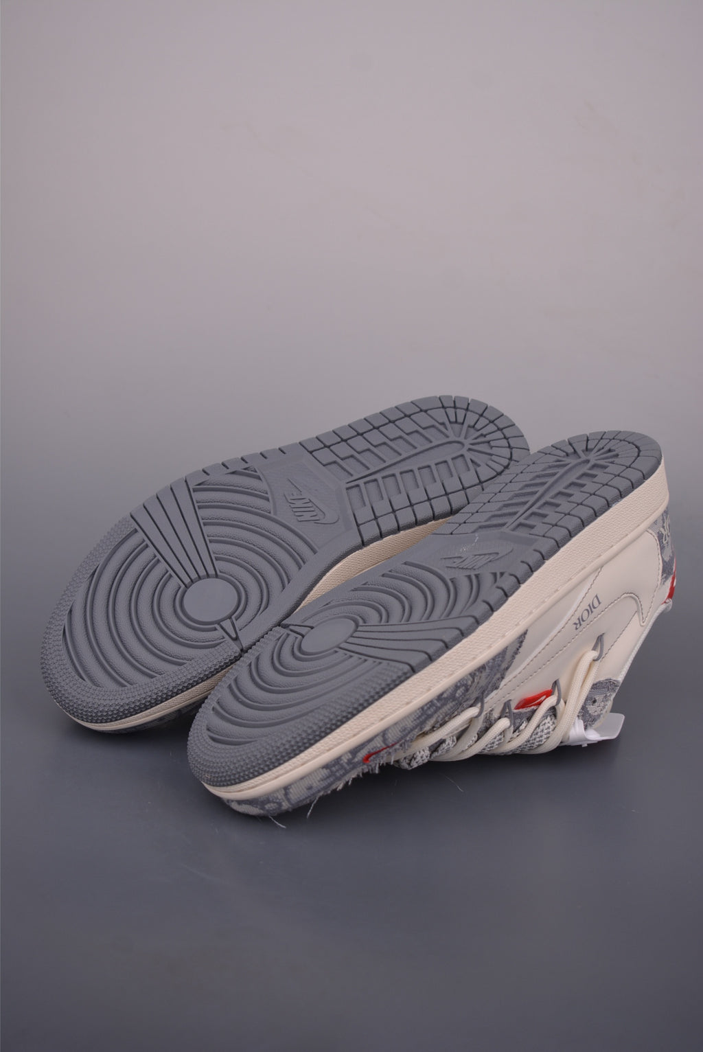 Fragment x Travis Scott x Dior x Nike Air Jordan 1 Low - Image 3