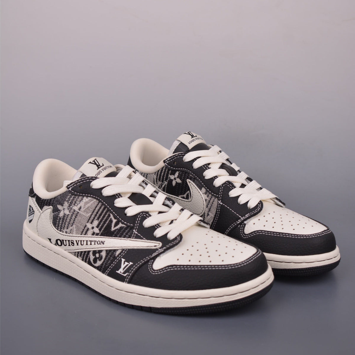 Fragment x Travis Scott x Nike Air Jordan 1 Low - Image 1