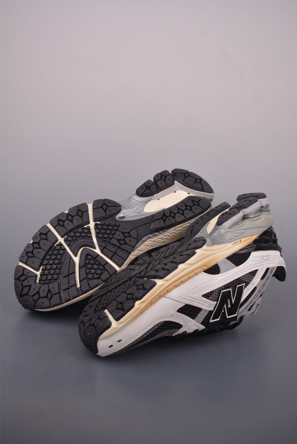 New Balance 190 240 - Image 3