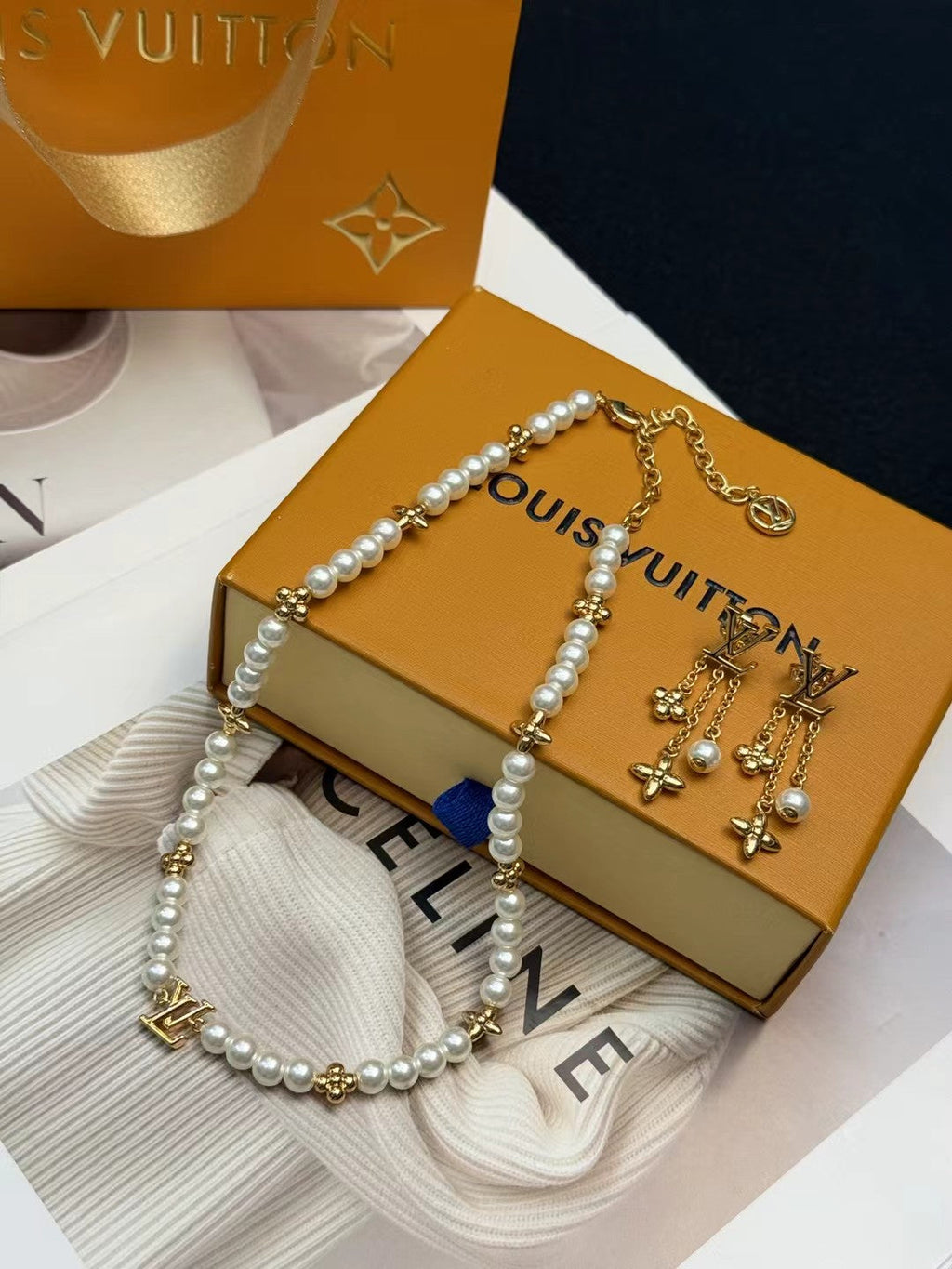 LOUIS VUITTON Pearl Necklace