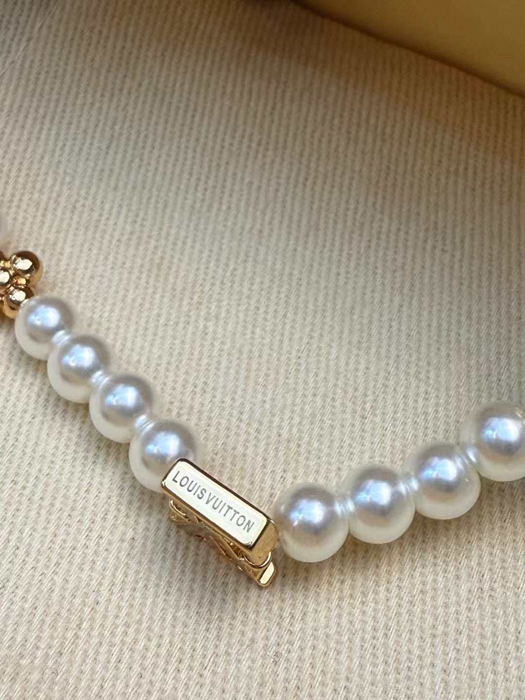 LOUIS VUITTON Pearl Necklace