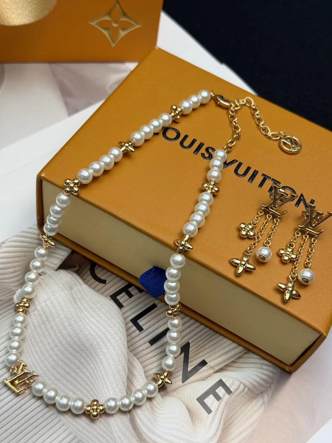 LOUIS VUITTON Pearl Necklace