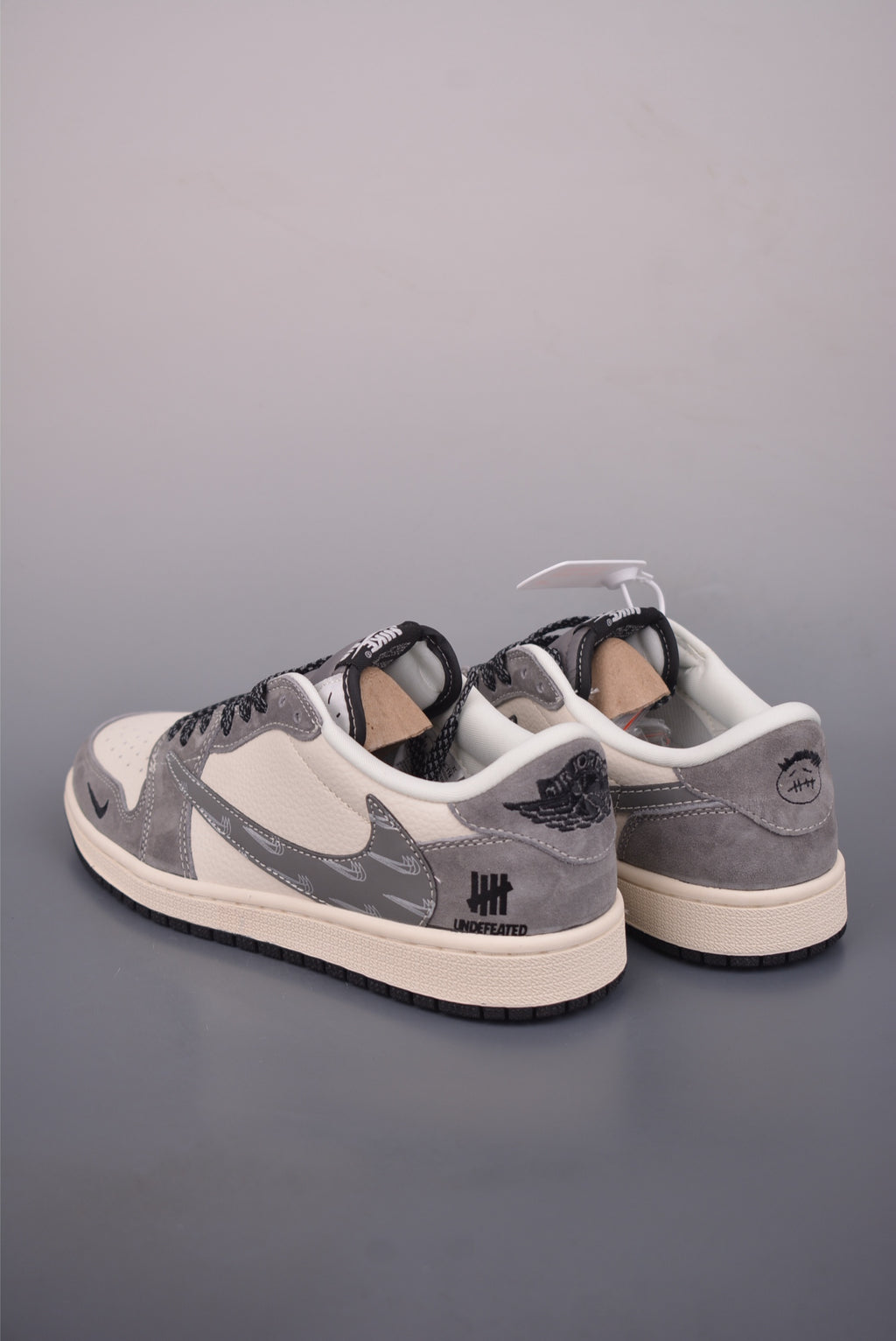 Fragment x Travis Scott x Nike Air Jordan 1 Low - Image 2