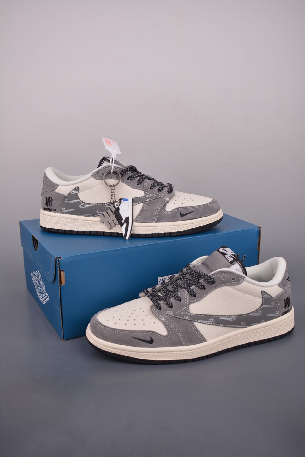 Fragment x Travis Scott x Nike Air Jordan 1 Low - Image 5