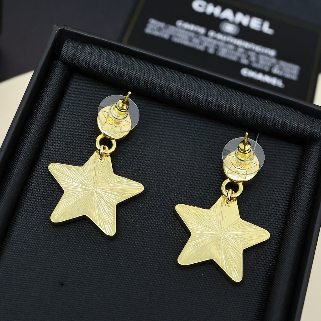 CHANEL Pearl Crystal Enamel Pendant Necklace