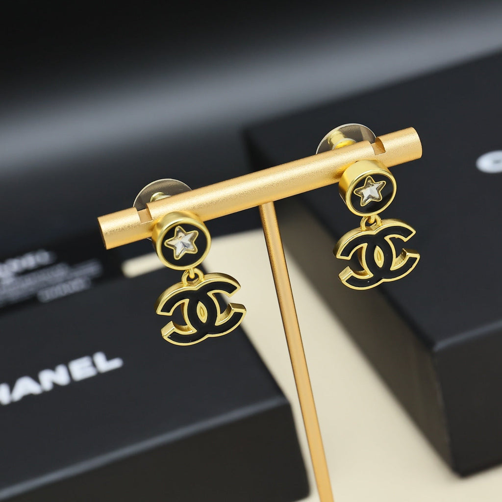 CHANEL Enamel Double-C Vintage Pendant Necklace