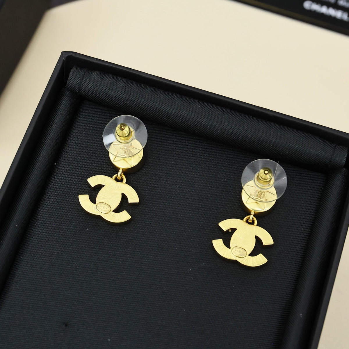 CHANEL Enamel Double-C Vintage Pendant Necklace