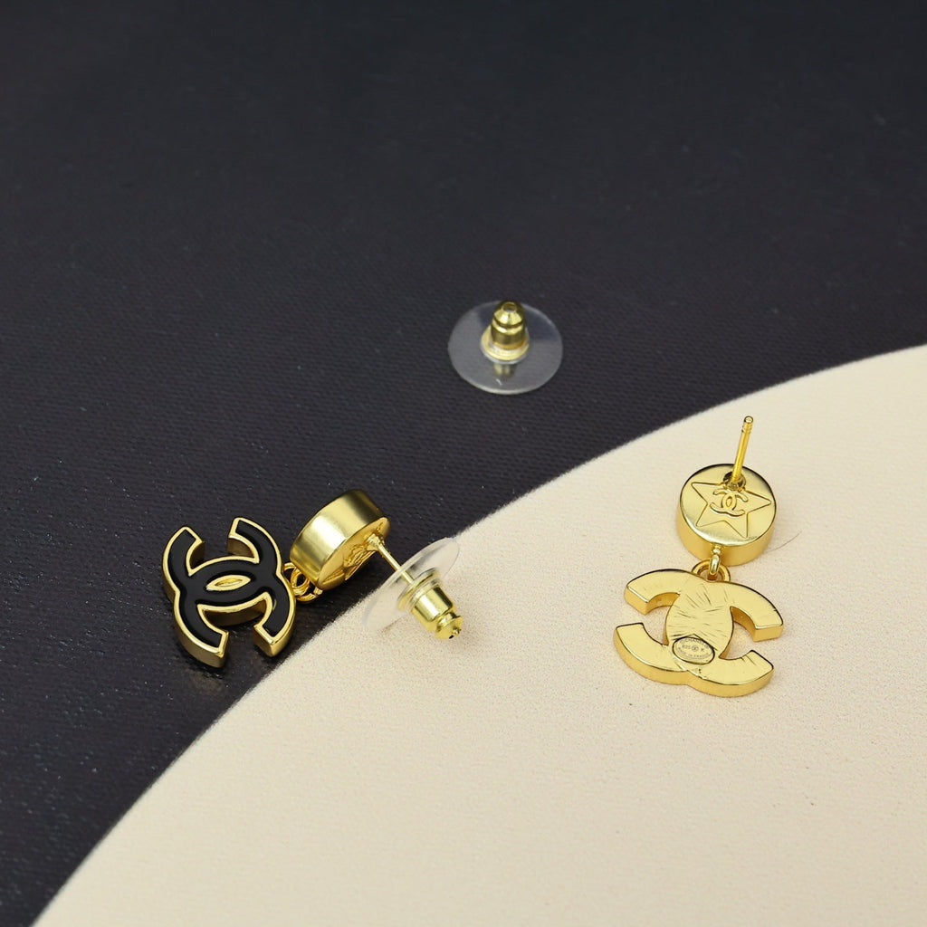 CHANEL Enamel Double-C Vintage Pendant Necklace