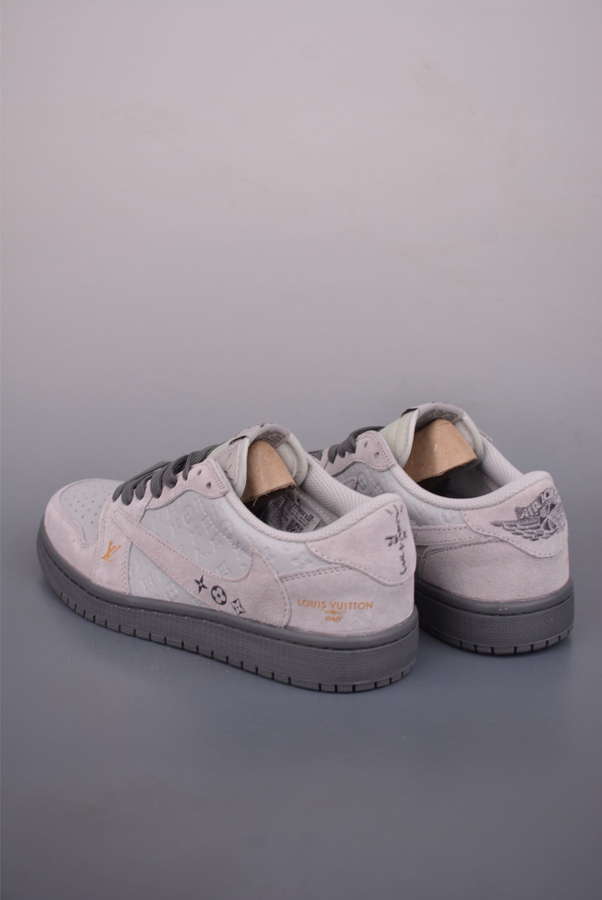 Fragment x Travis Scott x Nike Air Jordan 1 Low - Image 2