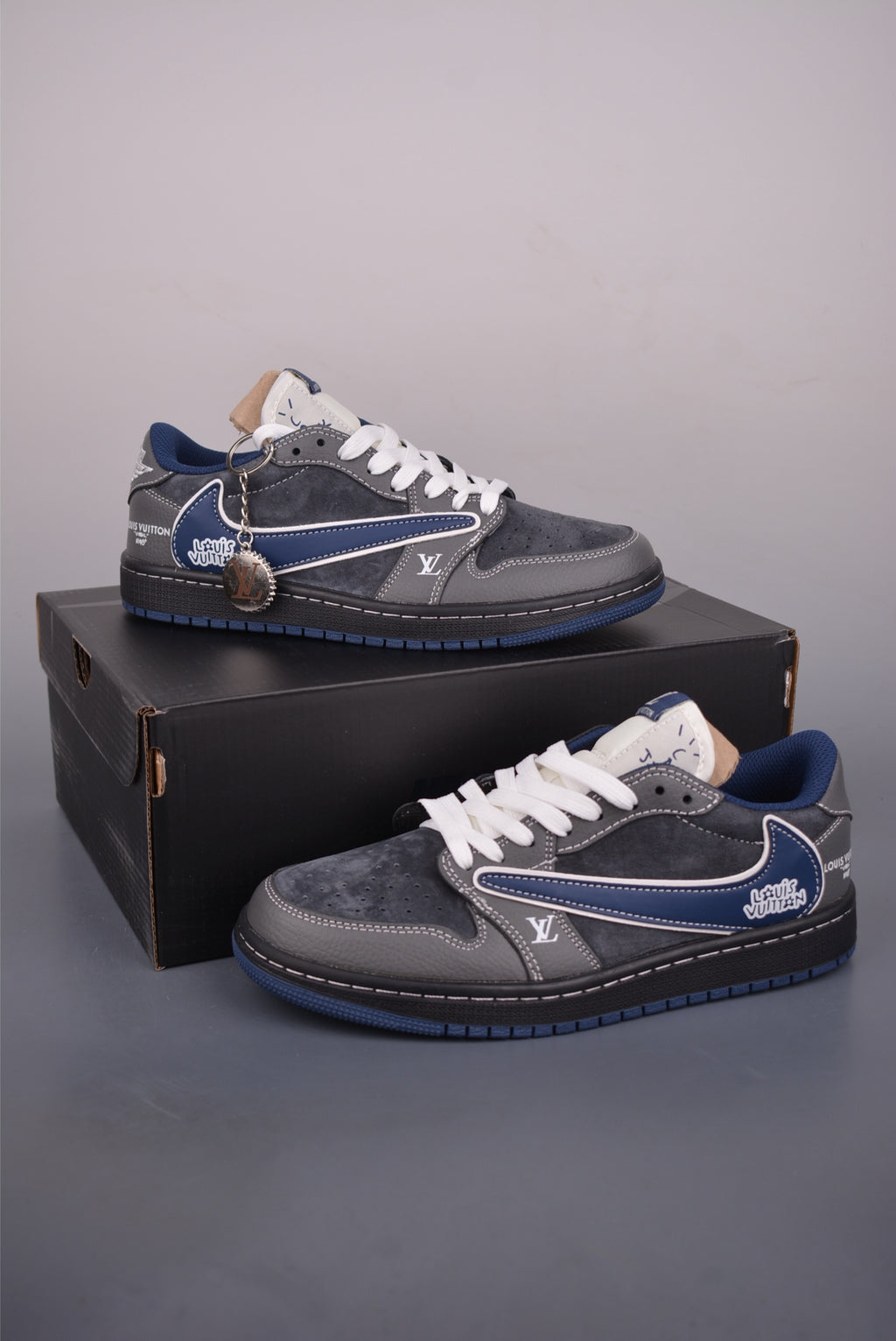 Fragment x Travis Scott x Nike Air Jordan 1 Low - Image 5