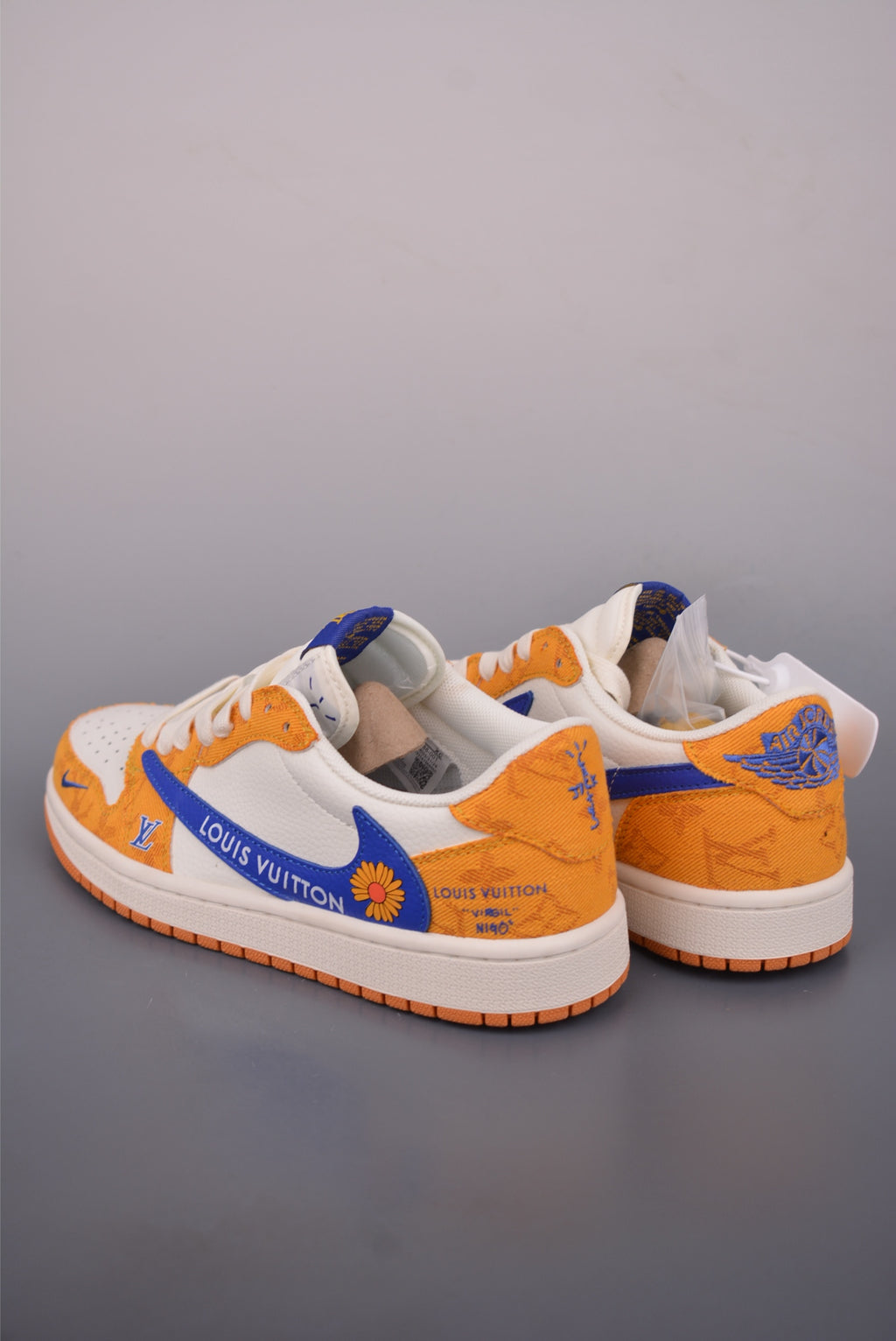 Fragment x Travis Scott x Nike Air Jordan 1 Low - Image 2