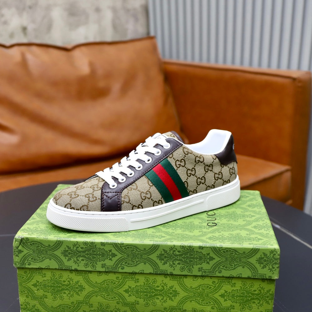 Gucci Men's Sneakers - Style 427012
