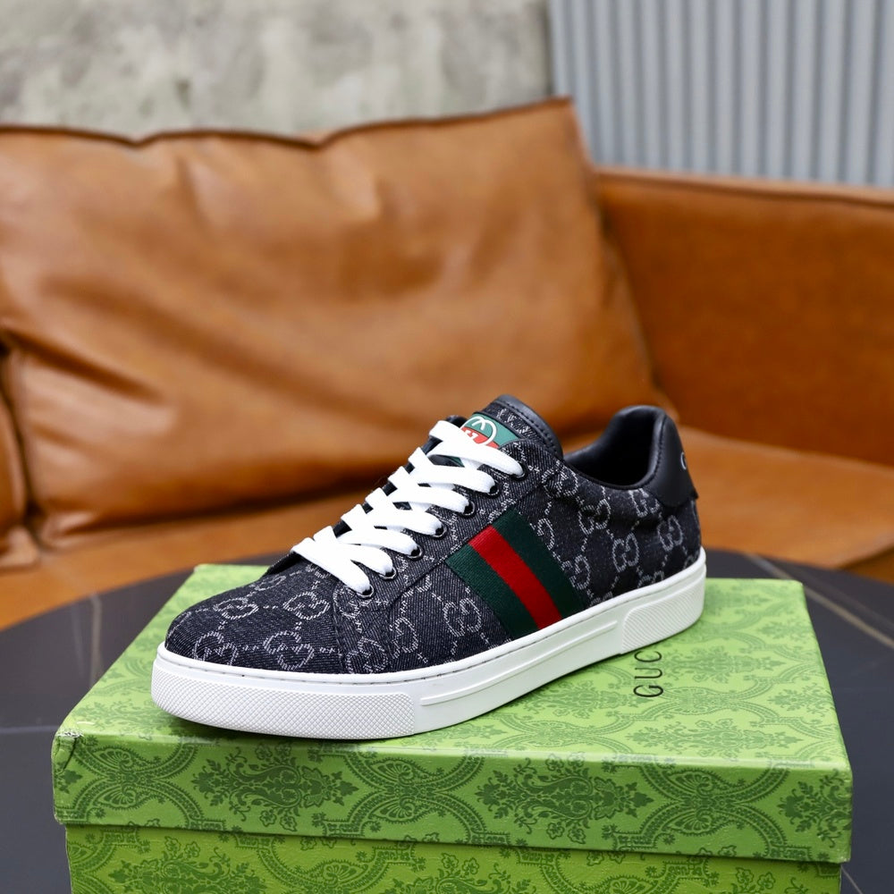 Gucci Men's Sneakers - Style 427012