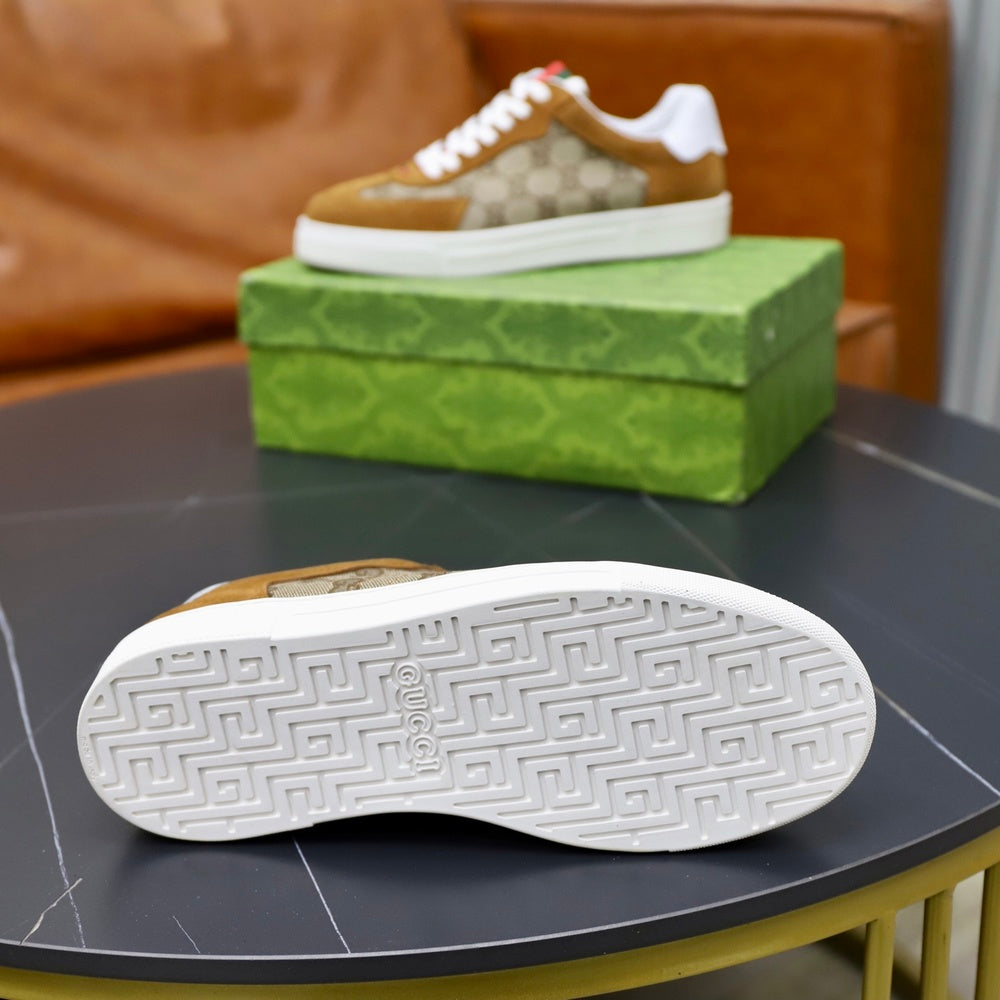 Gucci Men's Sneakers - Style 427017
