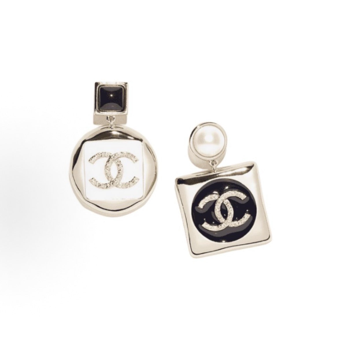 CHANEL Enamel Double-C Vintage Pendant Necklace
