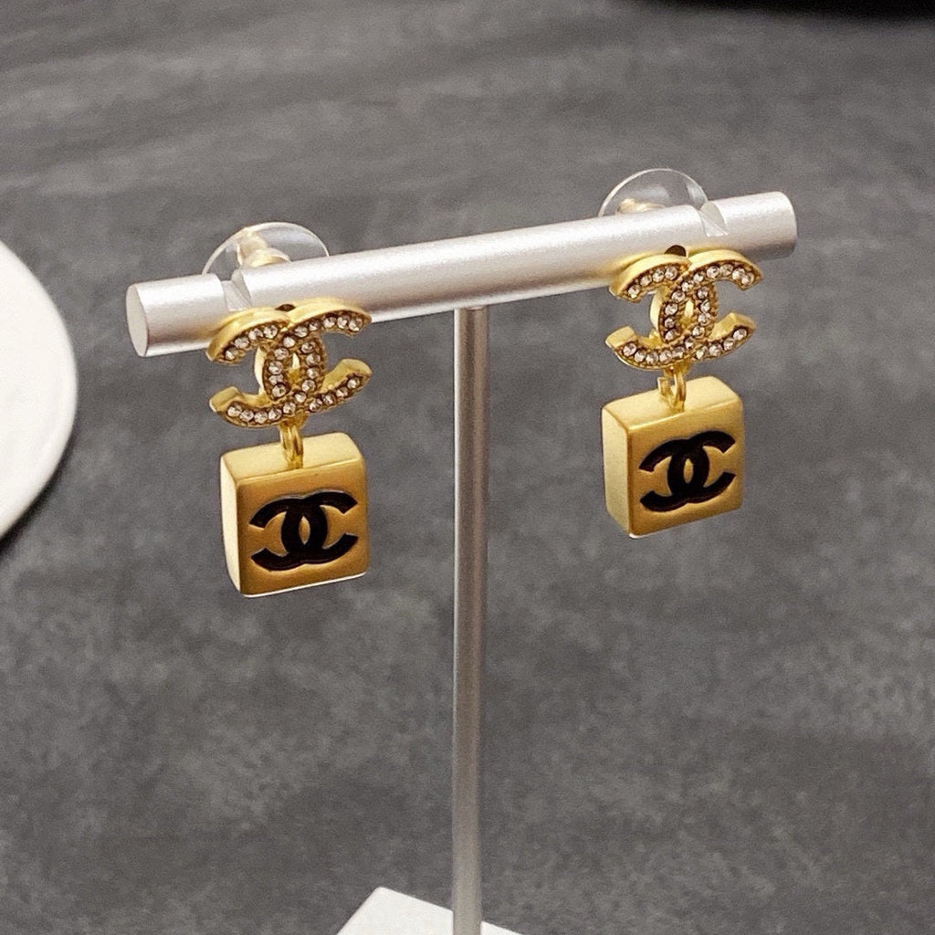 CHANEL Double-C Vintage Earrings