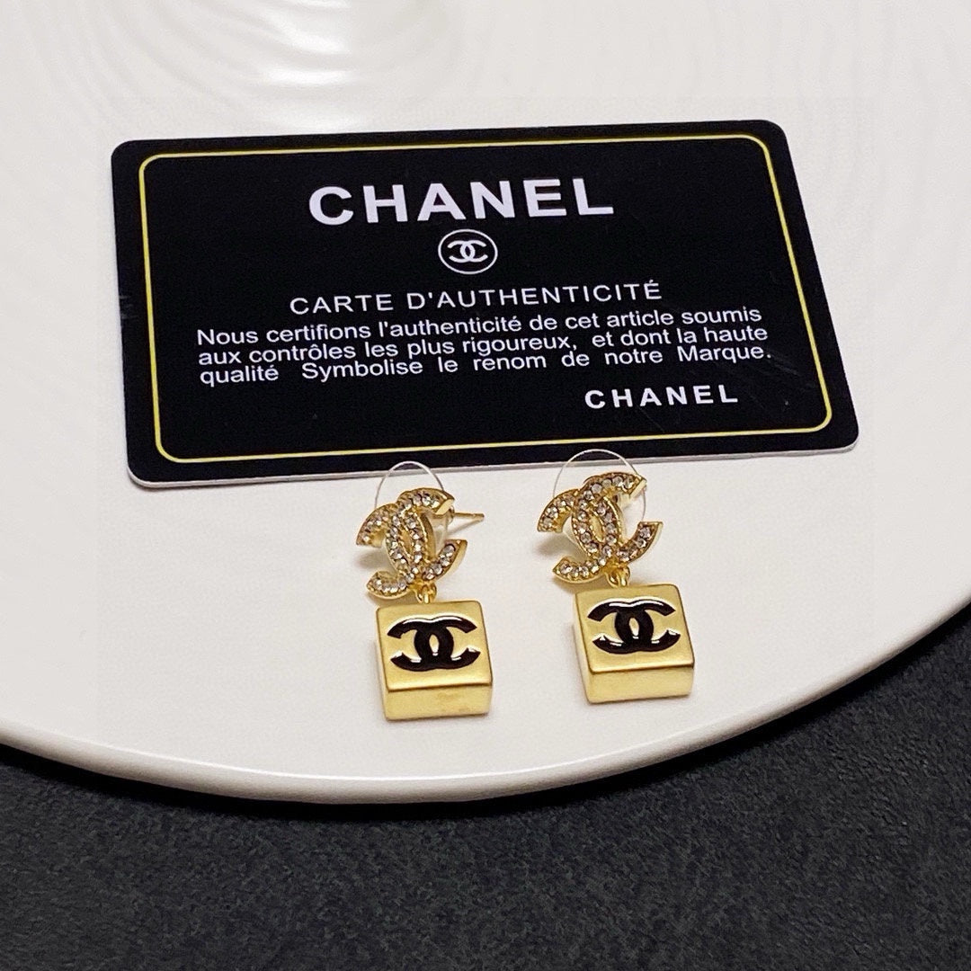 CHANEL Double-C Vintage Earrings