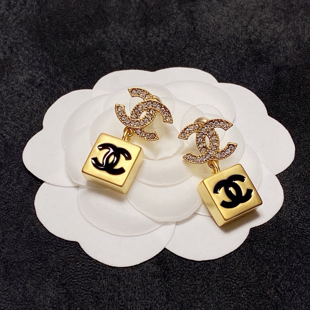CHANEL Double-C Vintage Earrings