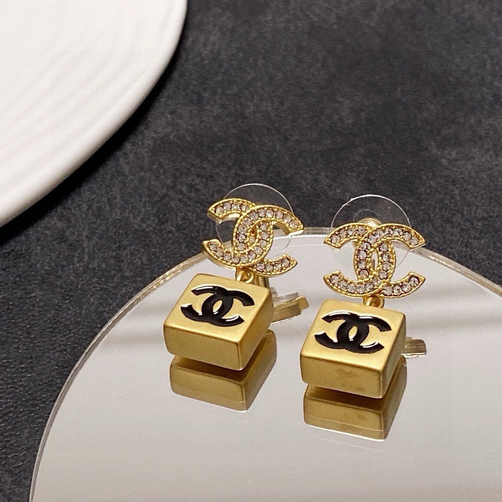 CHANEL Double-C Vintage Earrings