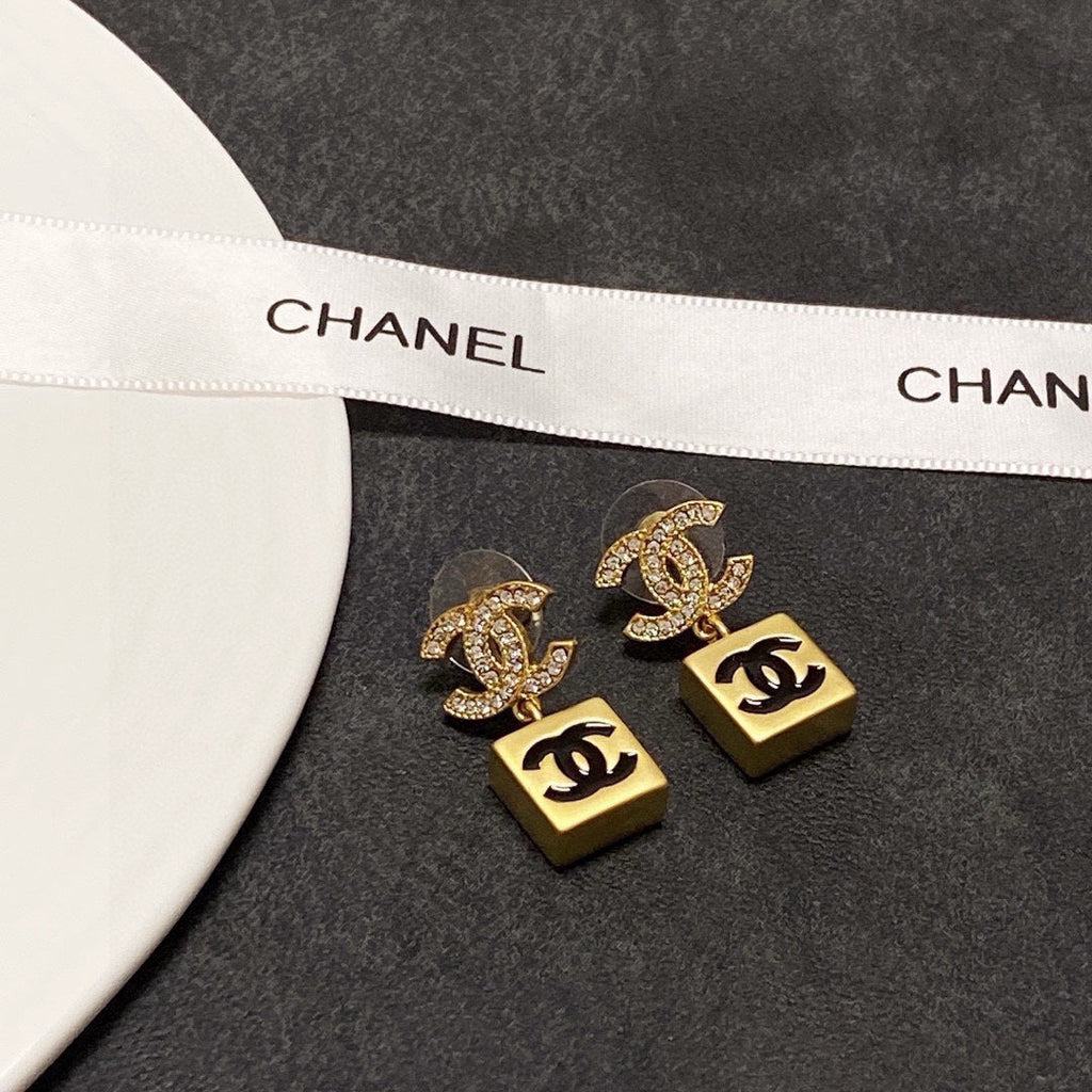 CHANEL Double-C Vintage Earrings