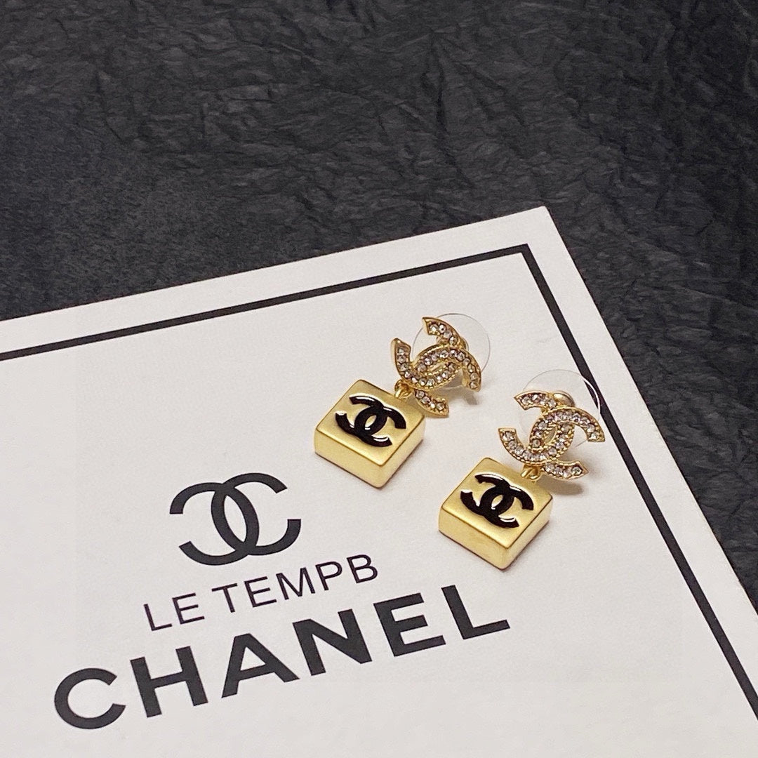 CHANEL Double-C Vintage Earrings