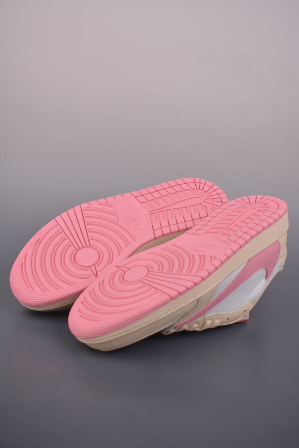 Fragment x Travis Scott x Nike Air Jordan 1 Low - Image 3