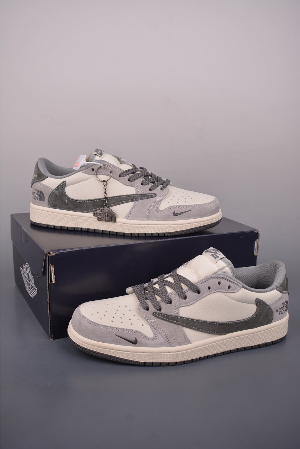 Fragment x Travis Scott x Nike Air Jordan 1 Low - Image 5