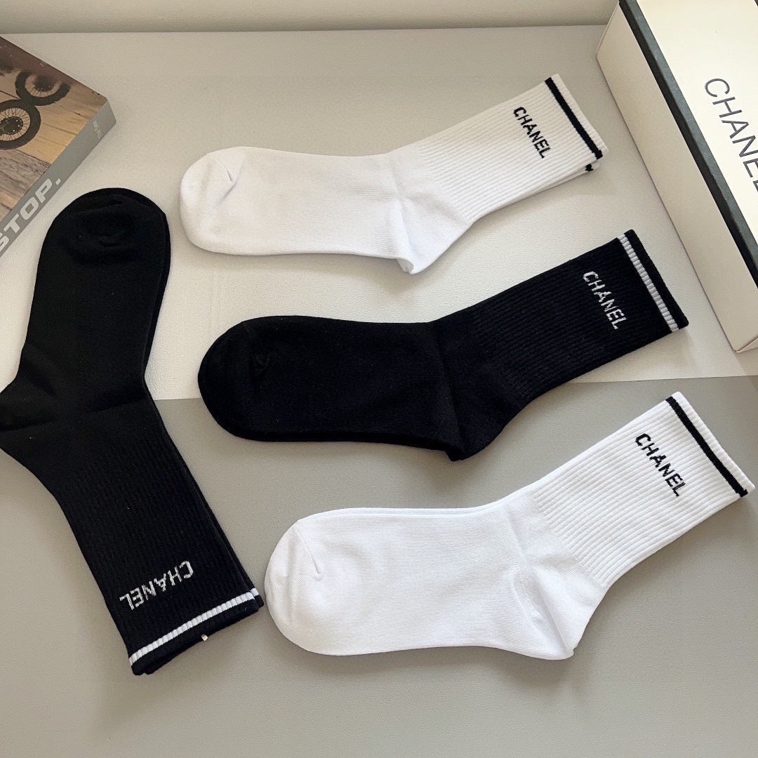 Chanel Cotton Crew Socks – 4-Pair Set #004