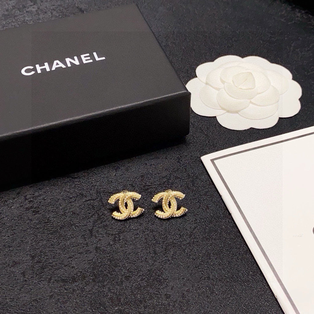 CHANEL Pearl Earrings