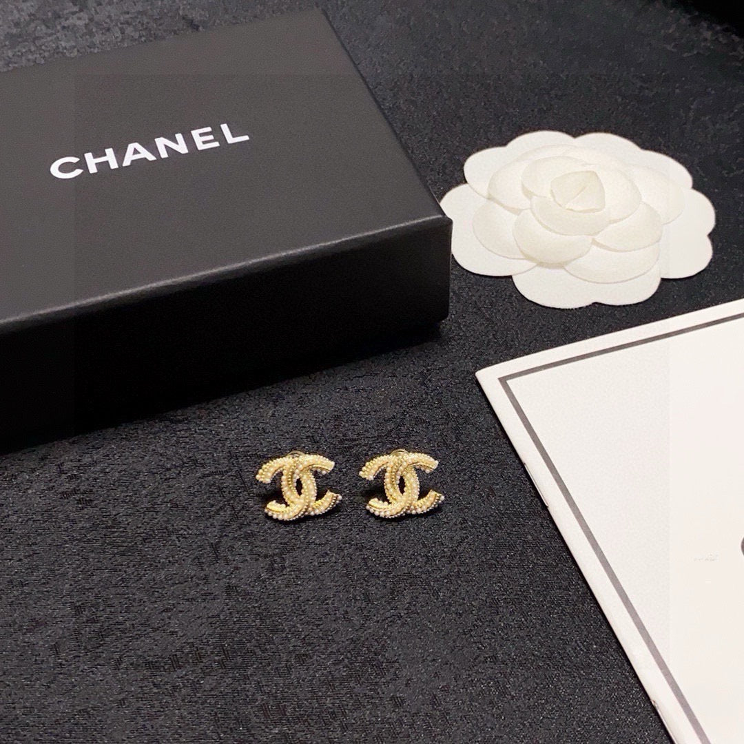 CHANEL Pearl Earrings